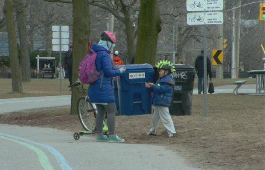 Canada: 30% người nhiễm Covid-19 dưới 40 tuổi