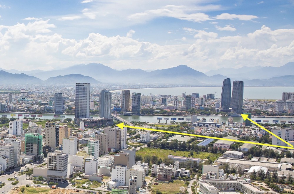 Từ vị trí khu đất FPT tại KCN Đà Nẵng di chuyển đến Trung tâm thương mại Vincom khoảng 1 - 1,3 km, trung tâm hành chính khoảng 3 km, biển Mỹ Khê khoảng 4 km. (Nguồn: vietnambiz.vn)