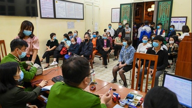 Hộ khẩu tỉnh khác có được làm thẻ căn cước công dân gắn chíp ở Hà Nội?