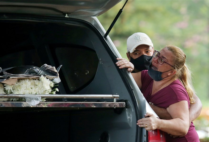 Ảnh ấn tượng tuần (8-14/3): Căng thẳng Myanmar, gói cứu trợ 1.900 tỷ USD tham vọng của Mỹ, Hoàng tử Harry và 'cú ấn nút bom hạt nhân'