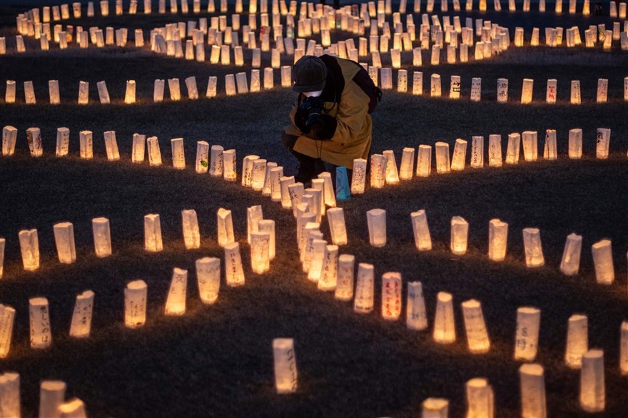 Ảnh ấn tượng tuần (8-14/3): Căng thẳng Myanmar, gói cứu trợ 1.900 tỷ USD tham vọng của Mỹ, Hoàng tử Harry và 'cú ấn nút bom hạt nhân'