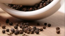 Giá tiêu hôm nay 4/9, thị trường phản ứng trái chiều, tiêu Việt gặp khó khăn chồng chất