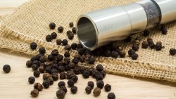 Giá tiêu hôm nay 2/10, sụt giảm mạnh trên thị trường xuất khẩu, tiêu Việt ‘thống lĩnh’ thị phần tại Mỹ