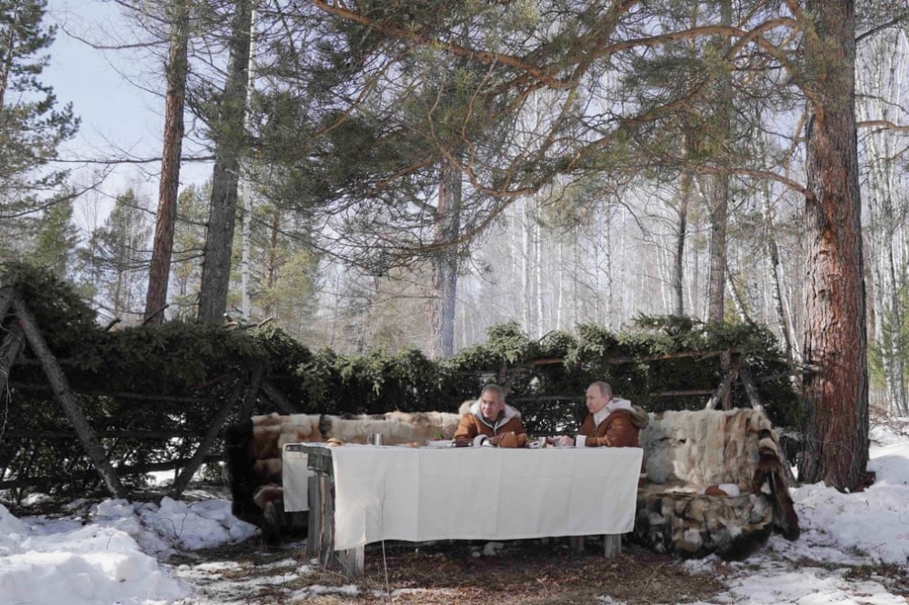 Ảnh ấn tượng tuần (22-28/3): Tâm chấn Covid-19 Brazil, ông Biden lập kỷ lục, cách Tổng thống Nga thể hiện bản thân và căng thẳng Myanmar