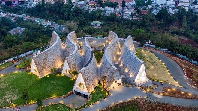 Tin bất động sản mới nhất: Hà Nội ‘xin’ làm thêm 2 cầu qua sông Hồng, giá đất Đà Nẵng tụt không phanh, dự án đắt nhất Tây Nguyên 'cháy hàng'