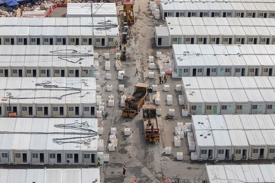 Ảnh ấn tượng tuần (28/2-6/3): Xung đột Nga-Ukraine, Mỹ điều quân đến Đông Âu, tranh cãi vụ cháy nhà máy điện hạt nhân, đổ lỗi nhau về lệnh ngừng bắn