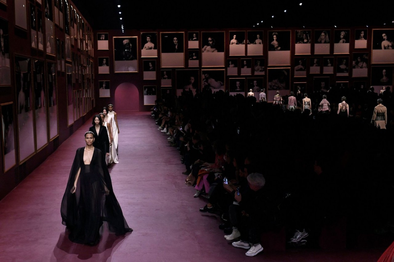 Ảnh ấn tượng tuần (28/2-6/3): Xung đột Nga-Ukraine, Mỹ điều quân đến Đông Âu, tranh cãi vụ cháy nhà máy điện hạt nhân, đổ lỗi nhau về lệnh ngừng bắn