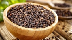 Giá tiêu hôm nay 9/9, nối dài chuỗi đi ngang, thị trường phản ứng trái chiều, tiêu Brazil sang Việt Nam bất ngờ tăng gấp đôi