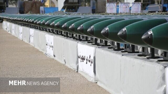 Iran ‘trình làng’ tàu ngầm thông minh không người lái; Tướng Mỹ nói Tehran sở hữu hơn 3.000 tên lửa đạn đạo