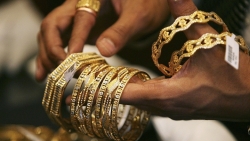 Giá vàng hôm nay 17/3, Giá vàng mắc kẹt giữa đồn đoán, SJC sẽ trượt dài hay ‘quay xe’ ngoạn mục? Lý do Nga bất ngờ dừng gom vàng