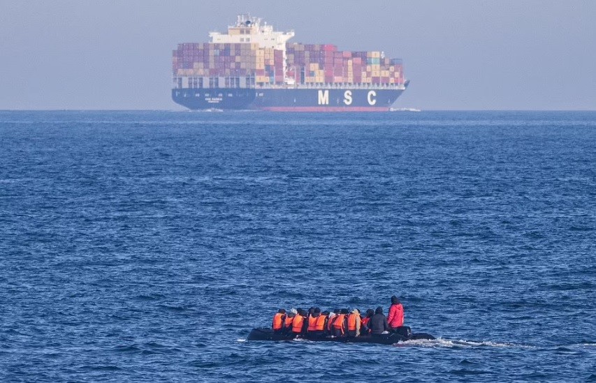 Ảnh ấn tượng tuần (14-20/3): Nga-Ukraine đổ lỗi nhau về vụ đánh bom Mariupol, 'nóng' điện đàm Mỹ-Trung Quốc, ‘nhím gai’ chống tăng ở Odessa