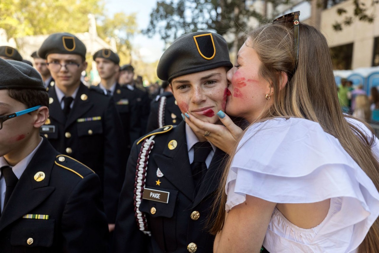 Ảnh ấn tượng tuần (14-20/3): Nga-Ukraine đổ lỗi nhau về vụ đánh bom Mariupol, 'nóng' điện đàm Mỹ-Trung Quốc, ‘nhím gai’ chống tăng ở Odessa