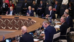 Ảnh ấn tượng tuần (21-27/3): Ukraine đề nghị được cấp xe tăng, NATO áp trừng phạt ‘chưa từng có’ lên Moscow, thêm án tù với nhân vật đối lập Nga