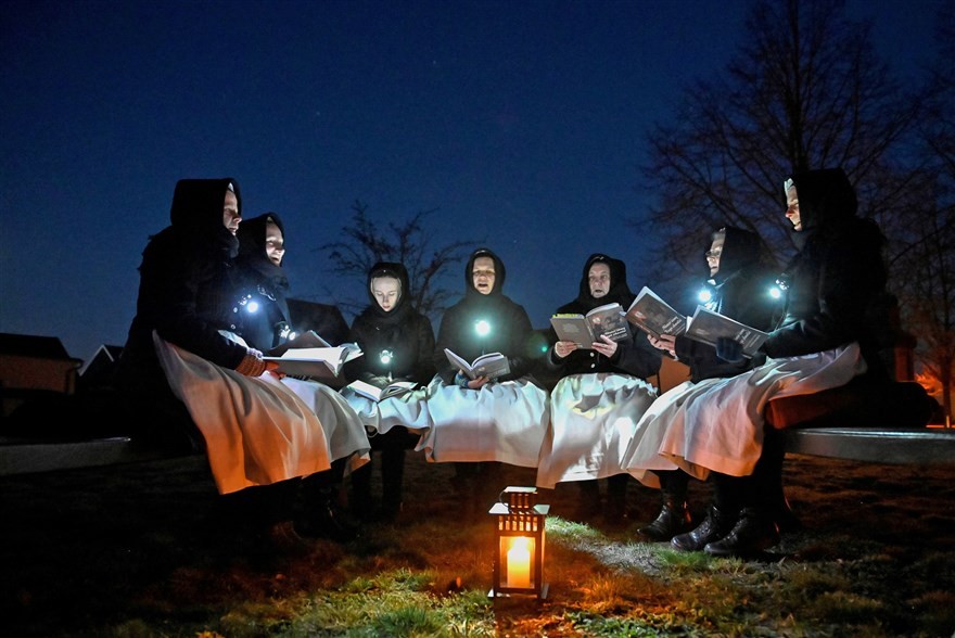 Ảnh ấn tượng tuần (5-11/4): Biểu tình ở Myanmar; Thổ Nhĩ Kỳ thể hiện vai trò trong quan hệ Nga-Ukraine và chuyện buồn Covid-19