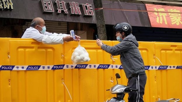 Chuỗi cung ứng nhu yếu phẩm tại Thượng Hải (Trung Quốc) bị gián đoạn do dịch Covid-19