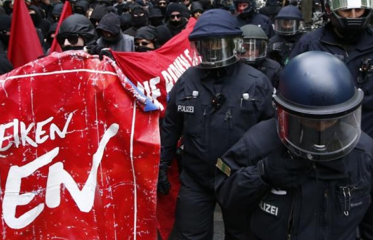 Người dân châu Âu tuần hành trong Ngày Quốc tế Lao động