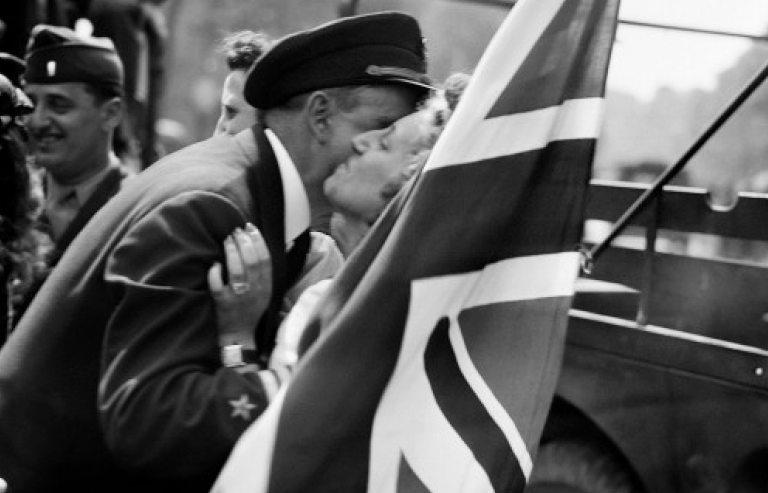 Năm 1945 và ký ức về chiến thắng khiến cả châu Âu tưng bừng