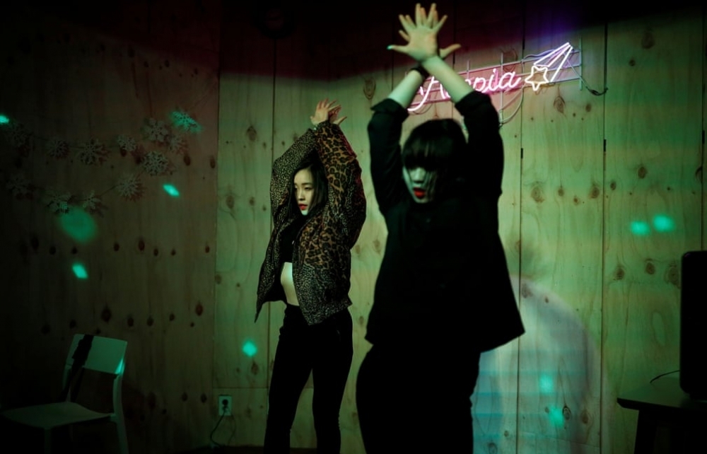 Võ sĩ Sumo "bắt nạt" trẻ con và giới trẻ Nhật mơ ước gia nhập làng giải trí Kpop