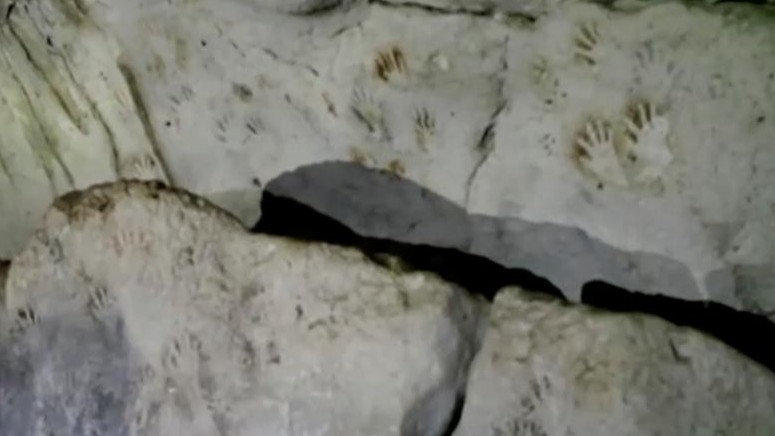Mexico: Phát hiện 137 dấu tay linh thiêng của người Maya cổ đại trong hang động
