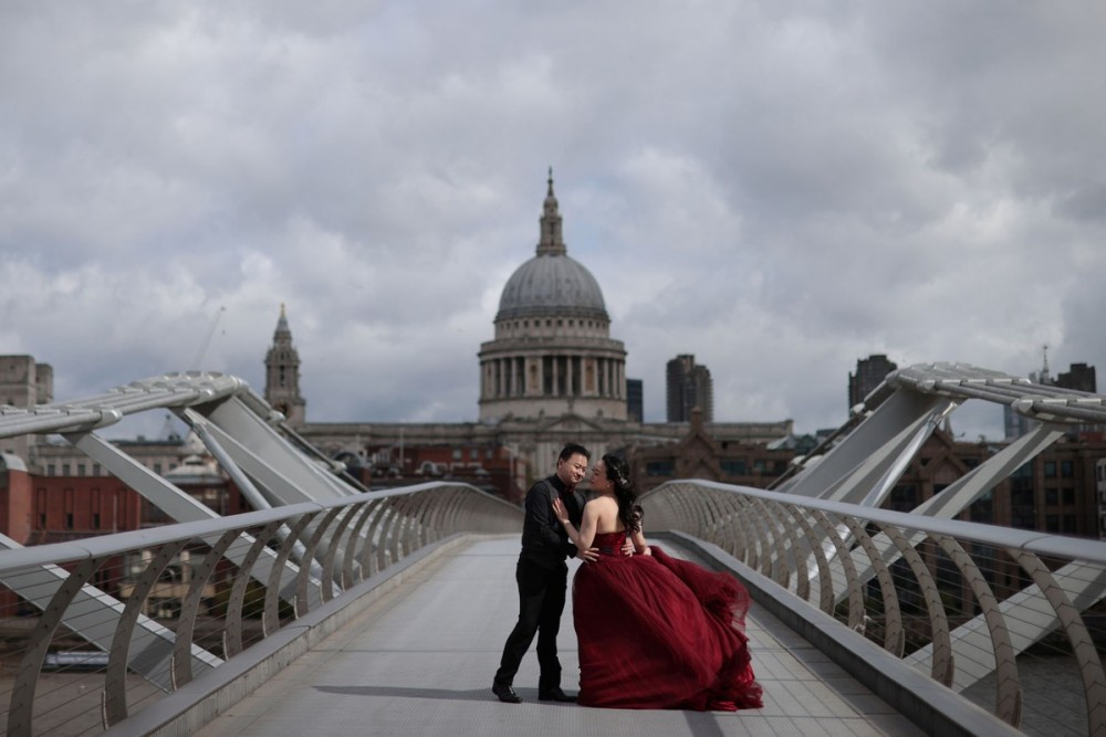 Ảnh ấn tượng tuần (3-9/5): Hoành tráng lễ duyệt binh mừng Ngày Chiến thắng của Nga, nhói lòng vì Covid-19 ở Ấn Độ và cháy giếng dầu ở Iraq