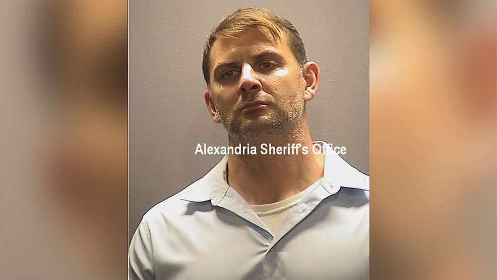 Peter Rafael Dzibinski Debbins bị bỏ từ gần 16 năm vì tội làm gián điệp cho Nga. Peter Rafael Dzibinski Debbins bị bỏ từ gần 16 năm vì tội làm gián điệp cho Nga.