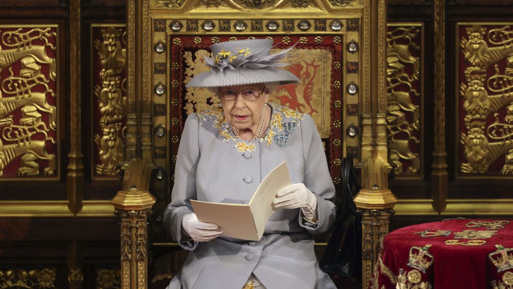 Ảnh ấn tượng tuần 10 16/5: Choáng với khói lửa rocket giữa Israel-Palestine ở Dải Gaza, nỗi đau Covid-19 và xả súng tại Nga