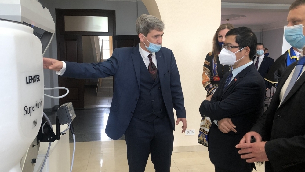 Đại sứ Việt Nam tại Ukraine thăm Học viện NUBIP