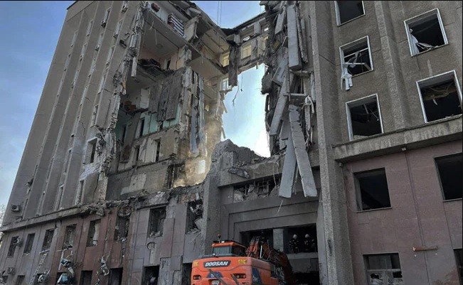 Ukraine nói Nga pháo kích nhà máy luyện than ở miền Đông, tấn công nhà máy thép ở Mariupol Ukraine nói Nga pháo kích nhà máy luyện than ở miền Đông, tấn công nhà máy thép ở Mariupol