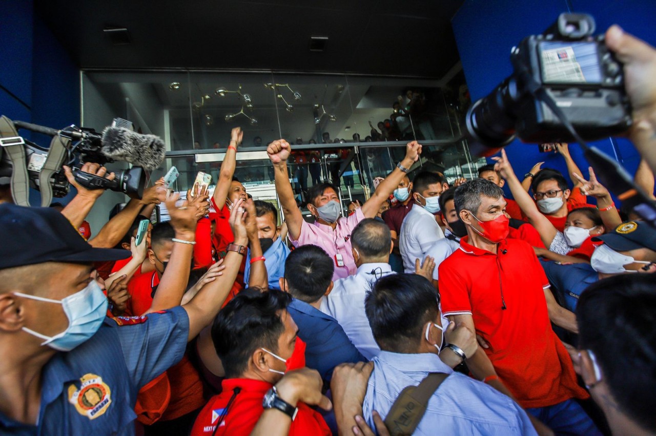 Ảnh ấn tượng tuần (9-15/5): Tổng thống Putin nói về mối đe dọa với Nga, nổ tại nhà máy thép ở Ukraine và NATO tập trận tại Bắc Macedonia