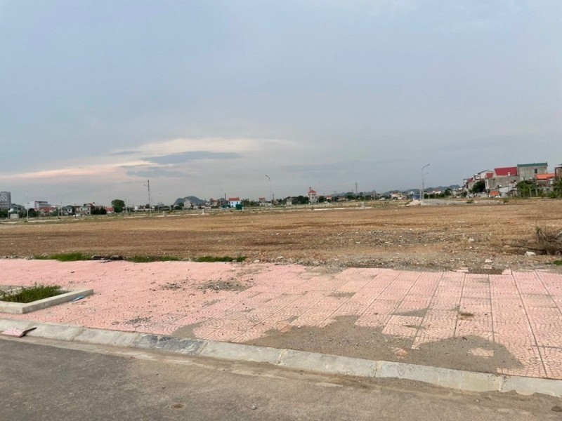 Bất động sản mới nhất: Khu đất quy hoạch sẽ xây dựng khu nhà ở xã hội cho công nhân và người lao động thu nhập thấp ở xã Gia Trấn, Gia Tân, huyện Gia Viễn. (Nguồn: BXD) Bất động sản mới nhất: Khu đất quy hoạch sẽ xây dựng khu nhà ở xã hội cho công nhân và người lao động thu nhập thấp ở xã Gia Trấn, Gia Tân, huyện Gia Viễn. (Nguồn: BXD)