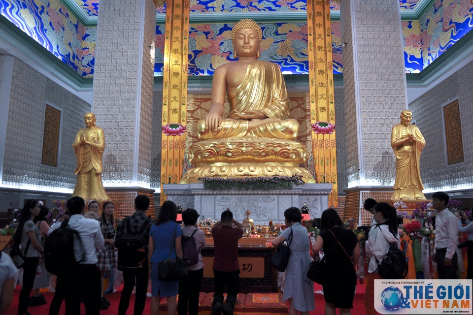 chiem nguong phap mon ngoi chua lon bac nhat trung quoc