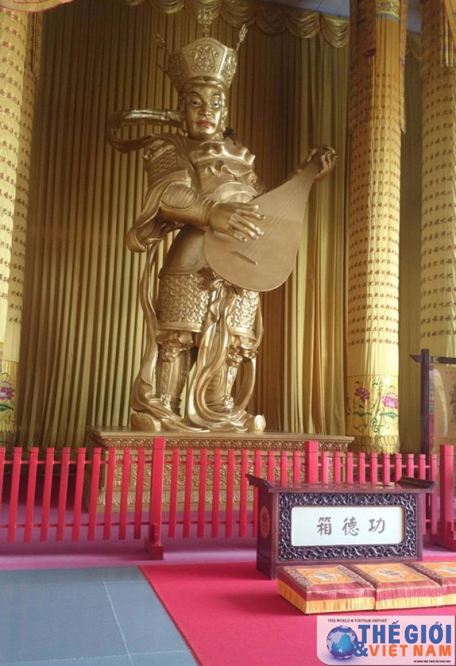 chiem nguong phap mon ngoi chua lon bac nhat trung quoc