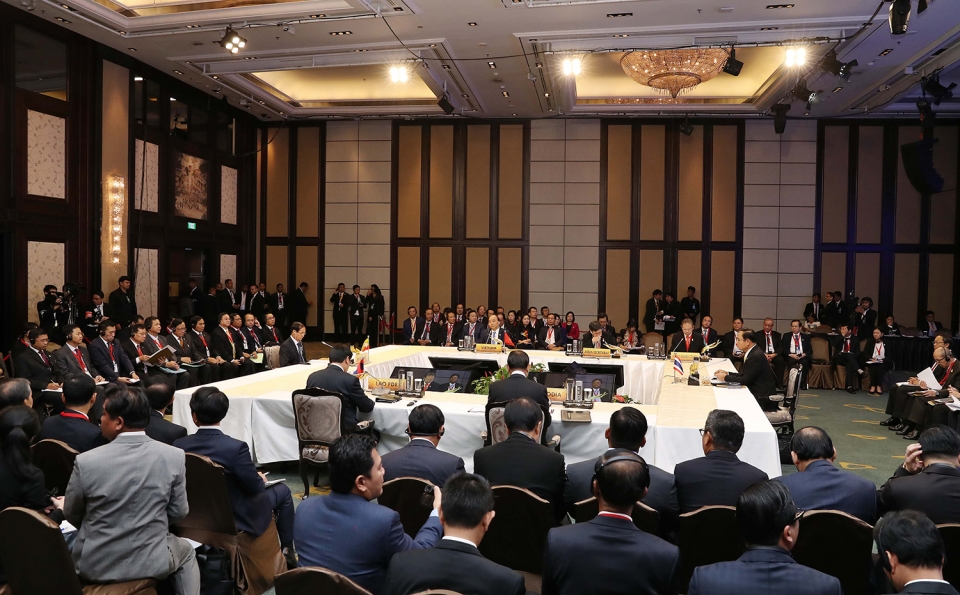 Thủ tướng Nguyễn Xuân Phúc: Cần cải tiến cơ chế hoạt động của ACMECS thu tuong nguyen xuan phuc can cai tien co che hoat dong cua acmecs