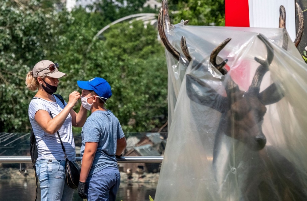 anh an tuong tuan 15 216 bieu tinh o my day song covid 19 can quet my latinh va trieu tien noi gian