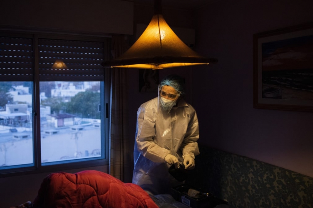 Ảnh ấn tượng tuần 31/5-6/6: Trò chơi trốn tìm ở Dải Gaza; Tổng thống Putin nói có động cơ chính trị khi cấm vaccine Sputnik V và ông Biden đi xe đạp