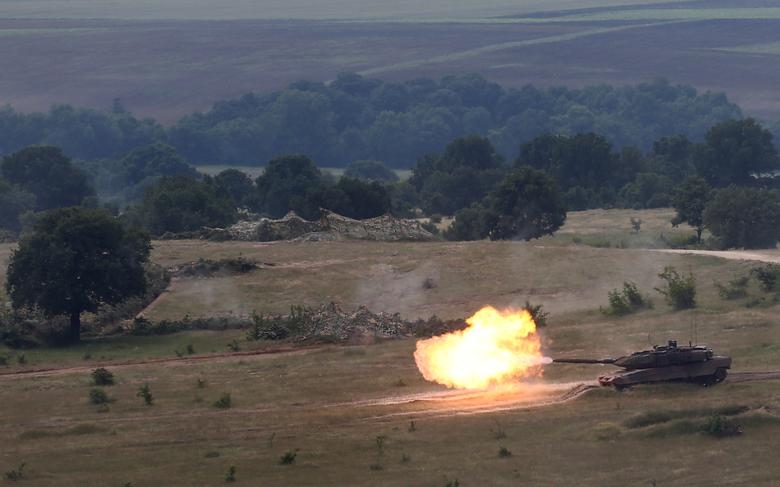 Ảnh ấn tượng tuần 31/5-6/6: Trò chơi trốn tìm ở Dải Gaza; Tổng thống Putin nói có động cơ chính trị khi cấm vaccine Sputnik V và ông Biden đi xe đạp