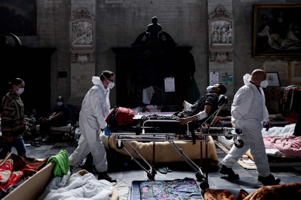 Ảnh ấn tượng tuần 31/5-6/6: Trò chơi trốn tìm ở Dải Gaza; Tổng thống Putin nói có động cơ chính trị khi cấm vaccine Sputnik V và ông Biden đi xe đạp