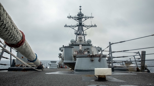 Tàu chiến Mỹ mang tên lửa dẫn đường và tàu Australia tập trận ở Biển Đông, bắn đạn thật