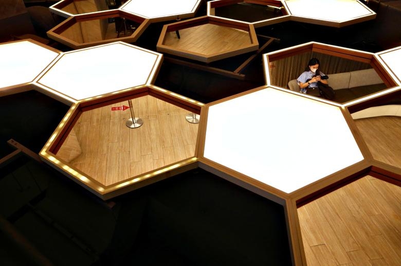 Ảnh ấn tượng tuần 7-13/6: Thượng đỉnh G7 'chốt' việc đối phó Nga, Trung Quốc, điều tra nguồn gốc Covid-19 và con ve trên áo ông Biden