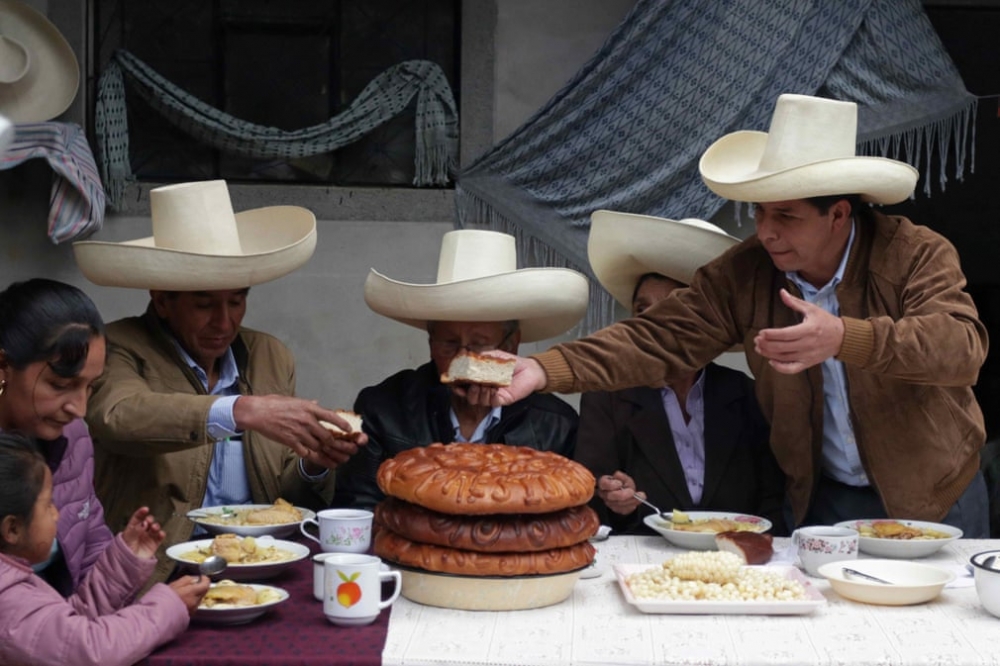 Ảnh ấn tượng tuần 7-13/6: Thượng đỉnh G7 'chốt' việc đối phó Nga, Trung Quốc, điều tra nguồn gốc Covid-19 và con ve trên áo ông Biden