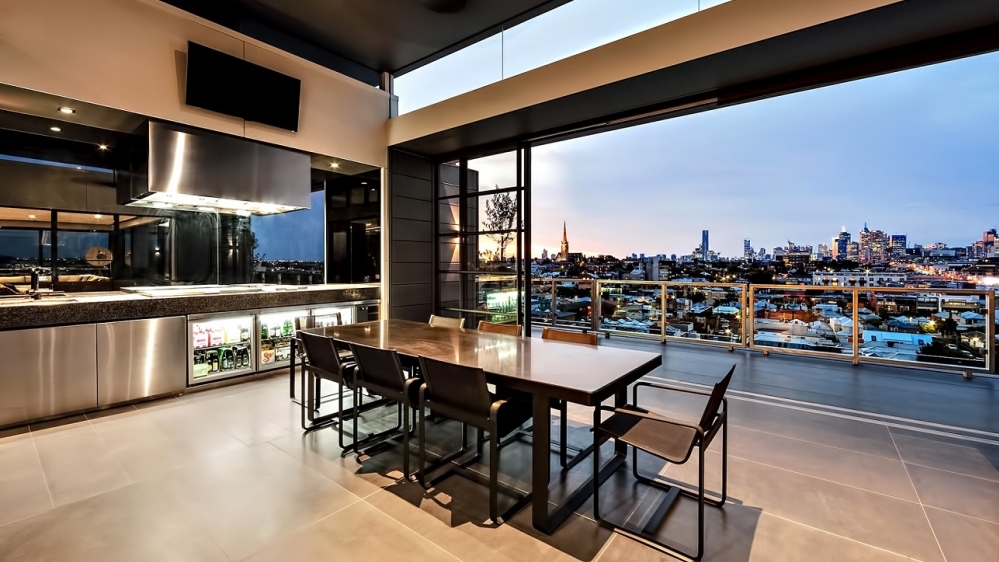 Bất động sản mới nhất: Chiêu kích giá bằng căn hộ siêu sang; yêu cầu công khai giao dịch nhà ở hình thành trong tương lai