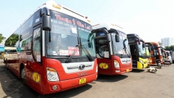 Sóng Covid-19 vỗ dồn dập, ngành vận tải ‘cầu cứu’