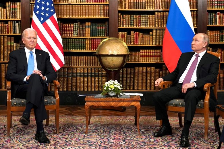 Ảnh ấn tượng tuần 14-20/6: Ông Putin nói về ‘đáy’ quan hệ Nga-Mỹ; ông Biden nổi giận với phóng viên và đổ xô săn kim cương