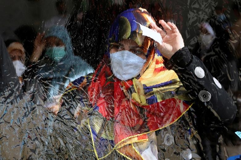 Ảnh ấn tượng tuần 14-20/6: Ông Putin nói về ‘đáy’ quan hệ Nga-Mỹ; ông Biden nổi giận với phóng viên và đổ xô săn kim cương