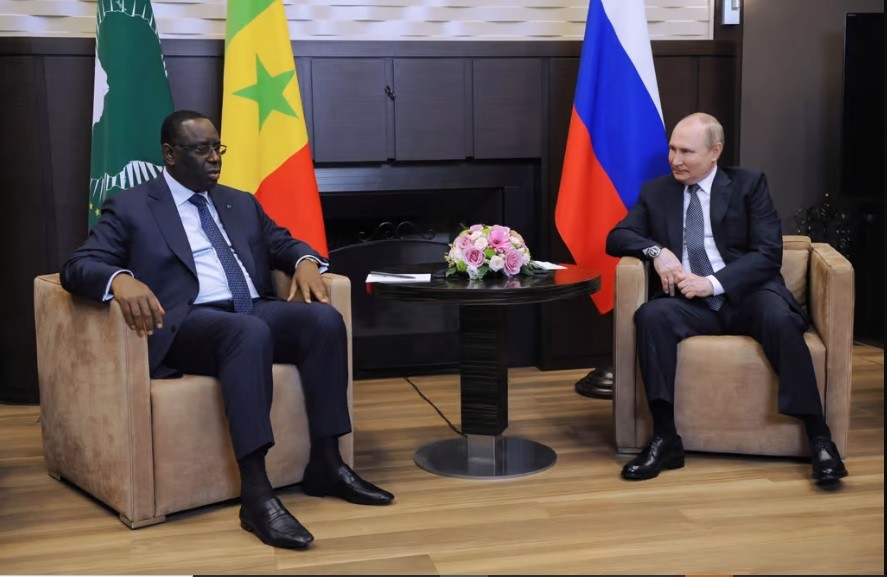 Ảnh ấn tượng tuần (30/5-5/6): Xung đột Nga-Ukraine, nụ hôn đoàn tụ ở Kharkov, Warsaw-Kiev hợp tác sản xuất vũ khí, không có đường tắt để gia nhập EU