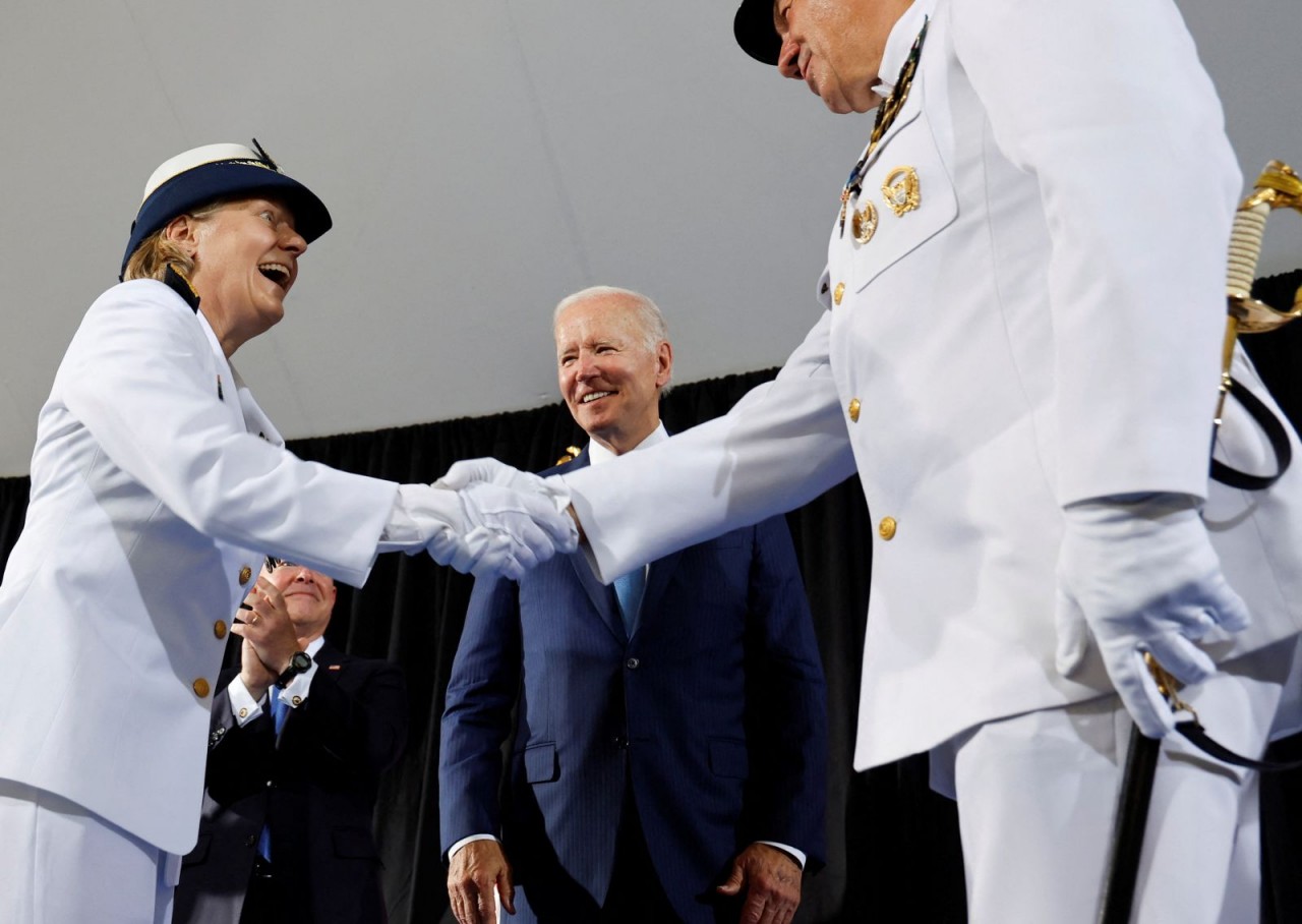 Ảnh ấn tượng tuần (30/5-5/6): Xung đột Nga-Ukraine, nụ hôn đoàn tụ ở Kharkov, Warsaw-Kiev hợp tác sản xuất vũ khí, không có đường tắt để gia nhập EU