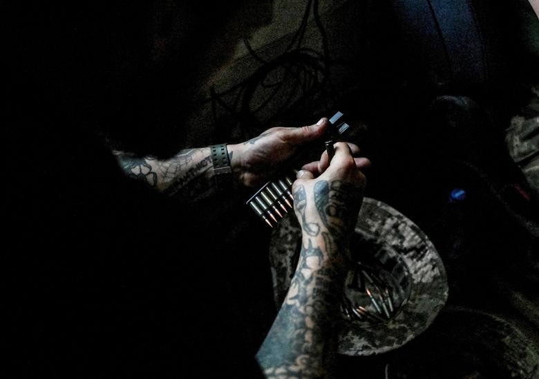 Ảnh ấn tượng tuần (30/5-5/6): Xung đột Nga-Ukraine, nụ hôn đoàn tụ ở Kharkov, Warsaw-Kiev hợp tác sản xuất vũ khí, không có đường tắt để gia nhập EU