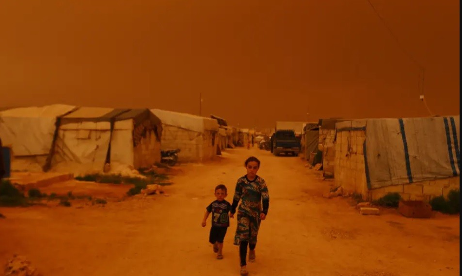 Ảnh ấn tượng tuần (30/5-5/6): Xung đột Nga-Ukraine, nụ hôn đoàn tụ ở Kharkov, Warsaw-Kiev hợp tác sản xuất vũ khí, không có đường tắt để gia nhập EU