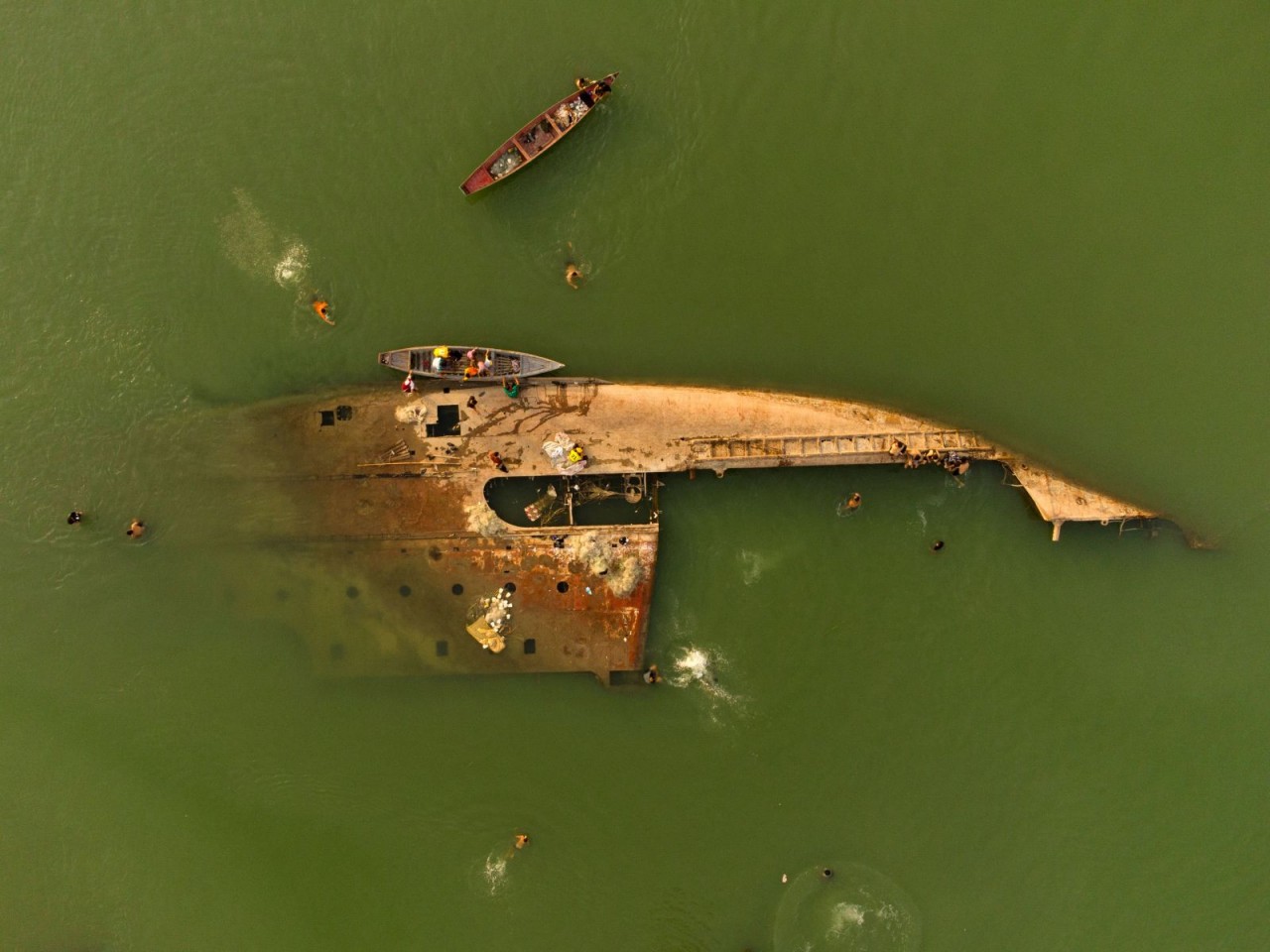 Ảnh ấn tượng tuần (6-12/6): Xung đột Nga-Ukraine, bắn siêu lựu pháo Mỹ M777 ở Donetsk, Tổng thống Zelensky nói về trận quyết định số phận Donbass