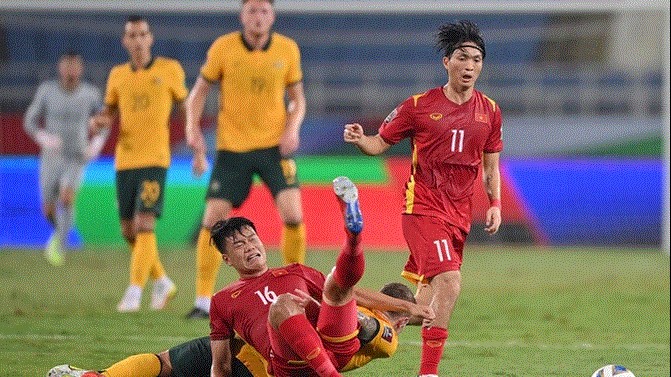 Lo sợ tái diễn kịch bản như trường hợp Quang Hải, HLV Chun hy vọng CLB Hà Nội giữ chân Thành Chung bằng mọi giá